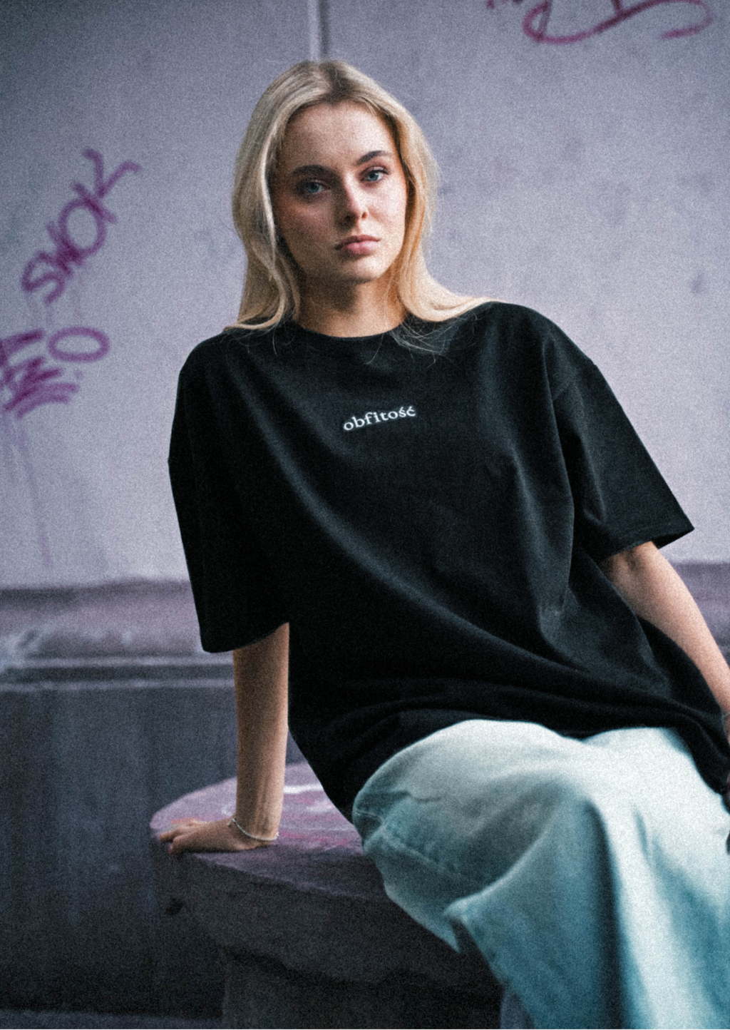 Obfitość T-shirt — Głęboka czerń