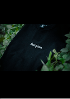 Skorpion T-shirt — Głęboka czerń
