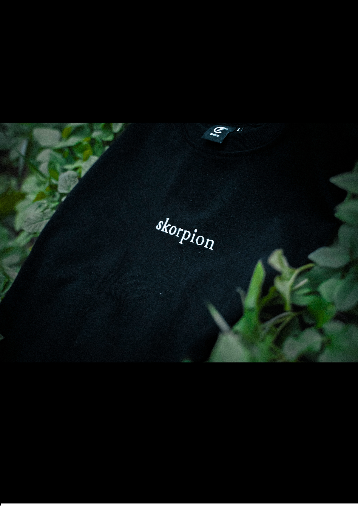 Skorpion T-shirt — Głęboka czerń