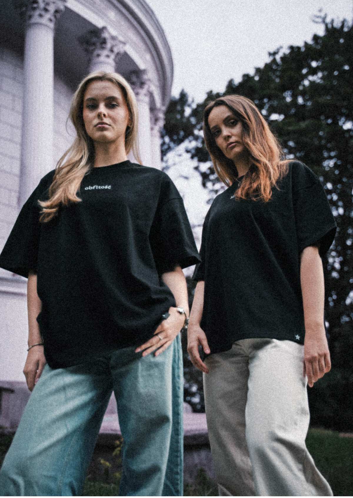 Obfitość T-shirt unisex — Głęboka czerń